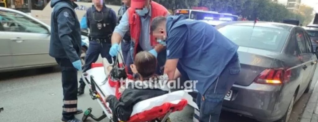 Θεσσαλονίκη: Μάλωσε με τον πατέρα της, γαντζώθηκε από το αυτοκίνητο και εκείνος την έσερνε στην άσφαλτο