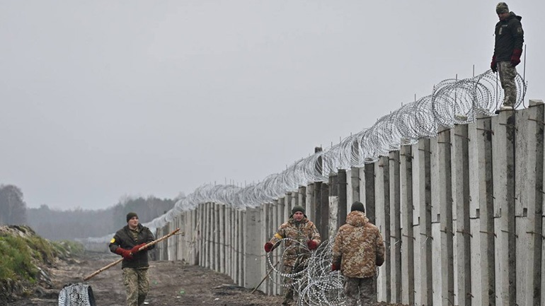 Η Ουκρανία οχυρώνει τα σύνορά της με την Λευκορωσία