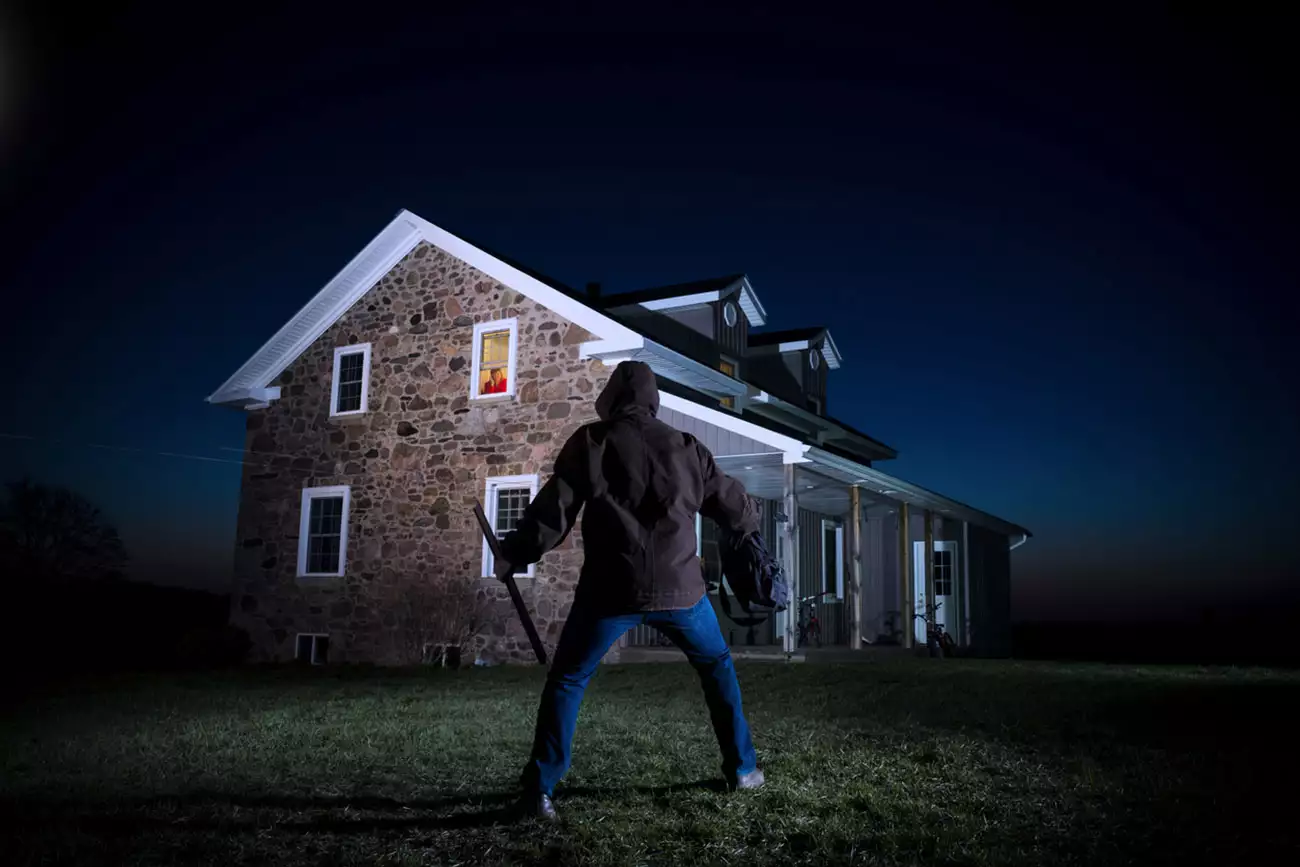 Πως θα καταλάβετε ότι παρακολουθούν το σπίτι σας κλέφτες