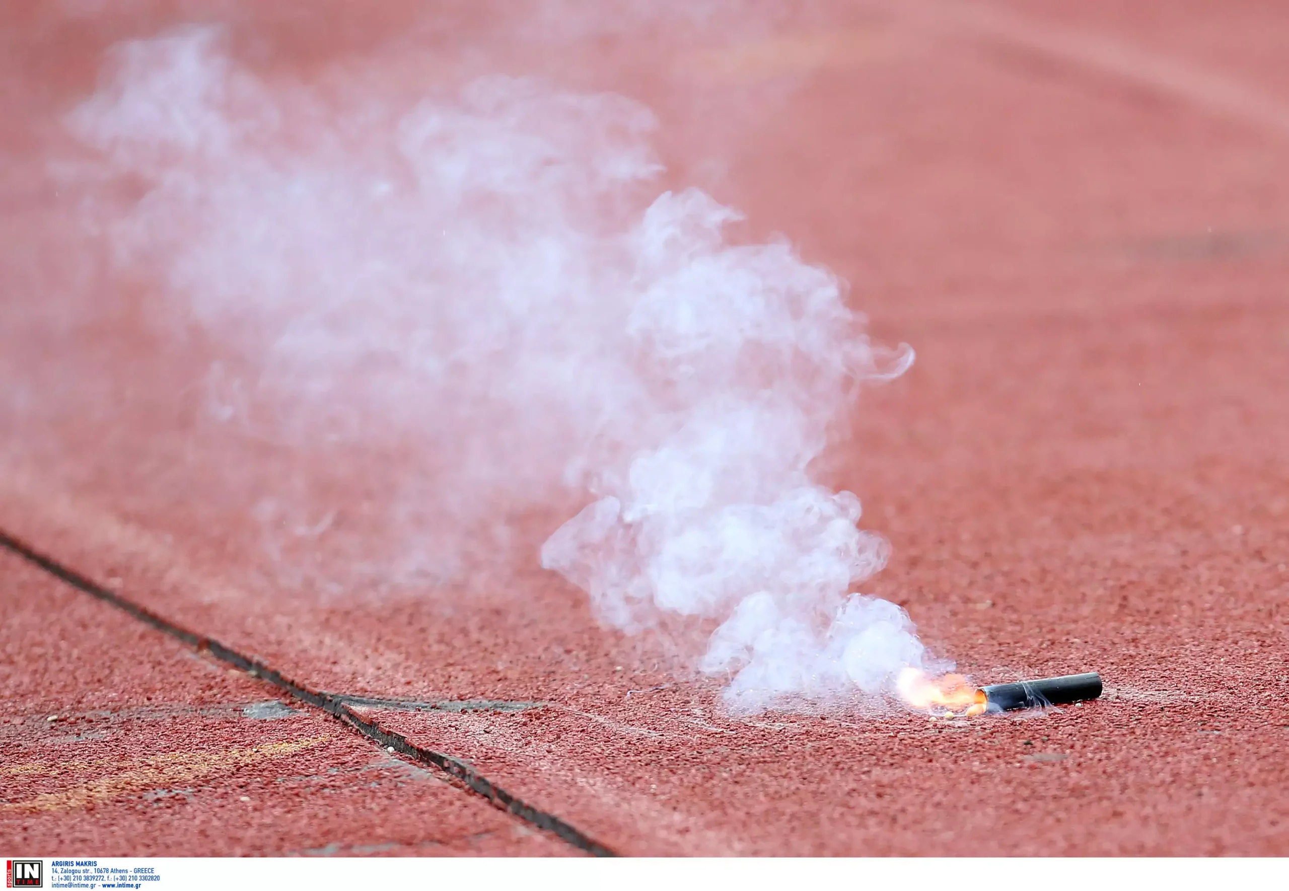 Λαμία: Έριξαν καπνογόνα μέσα σε Λύκειο – Λιποθύμησε μαθήτρια (βίντεο)