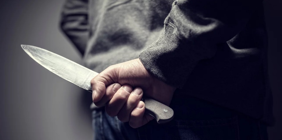 Άγριος καυγάς στα Καλά Νερά Βόλου: 35χρονος «κάρφωσε» μαχαίρι στον γείτονά του για μια αποθήκη