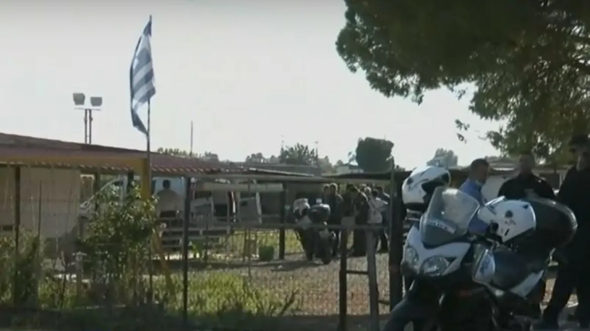 Έγκλημα στη Μεσσήνη: «Τον έχω συγχωρέσει δεν ήταν ο πατέρας μου αυτός που το έκανε» λέει ο γιος του 82χρονου