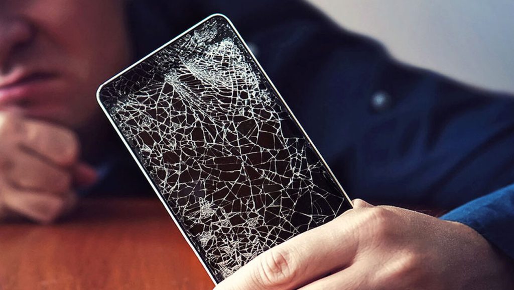 Τα τρία λάθη που κάνετε και καταστρέφουν το κινητό σας