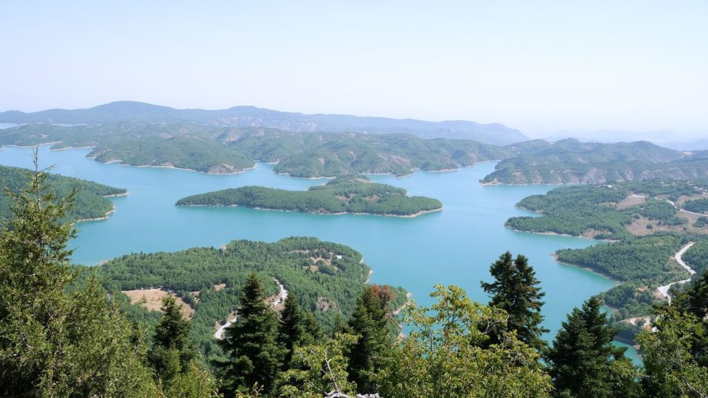 Λίμνη Πλαστήρα: Το «μαγικό» τοπίο στην Καρδίτσα που θα θες να το επισκέπτεσαι ξανά και ξανά (φώτο)