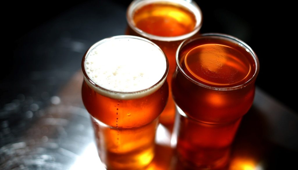 Νέα έρευνα: Τελικά πόσο παχαίνει μια μπίρα;