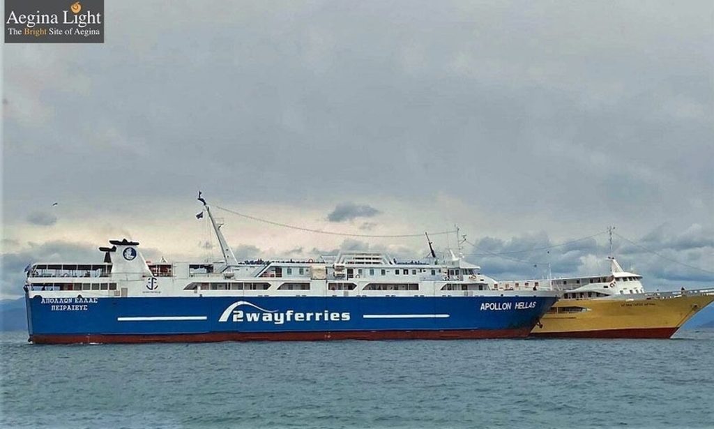 Συγκρούστηκαν δύο πλοία στο λιμάνι της Αίγινας – Ακούστηκε ένα μεταλλικό σύρσιμο