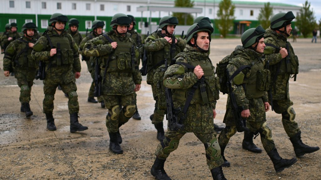 Μόσχα: Συζήτηση σε έντονους τόνους μεταξύ νεοσύλλεκτων και αξιωματικού