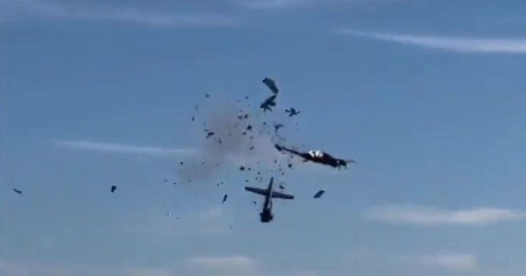 Ντάλας: Έξι οι νεκροί από την εναέρια σύγκρουση μεταξύ δύο στρατιωτικών αεροσκαφών (βίντεο)