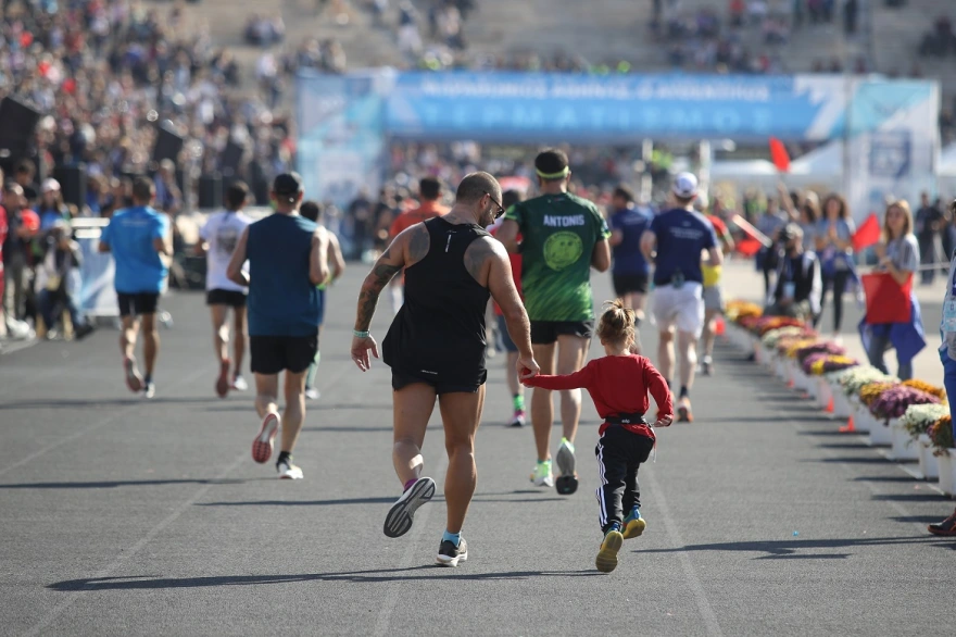 Δείτε εικόνες από τον 39ο Αυθεντικό Μαραθώνιο της Αθήνας (φωτο)