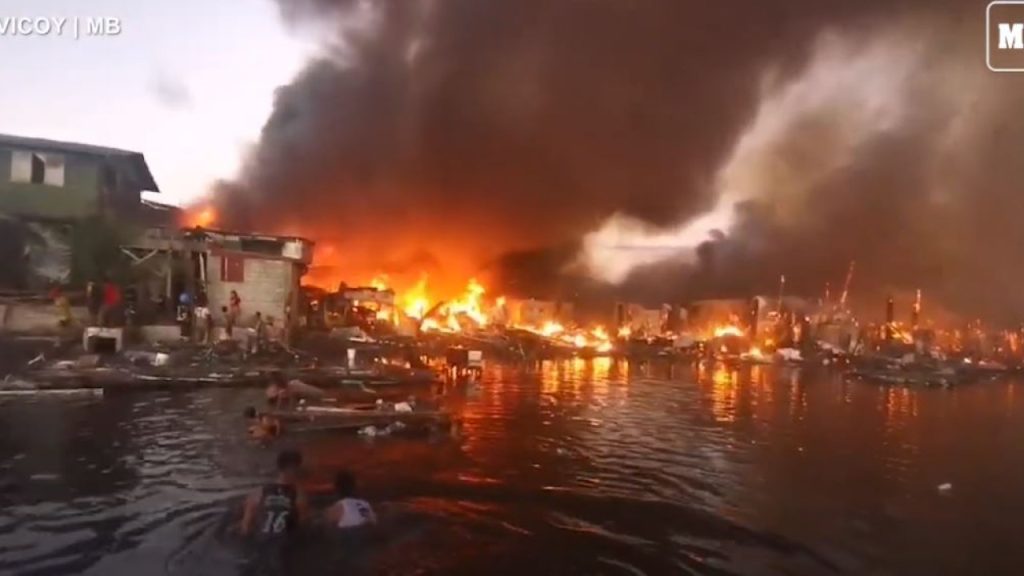 «Πύρινη κόλαση» στις Φιλιππίνες: Τουλάχιστον 5 νεκροί και 2 τραυματίες από πυρκαγιά σε κατοικημένη περιοχή (φώτο)