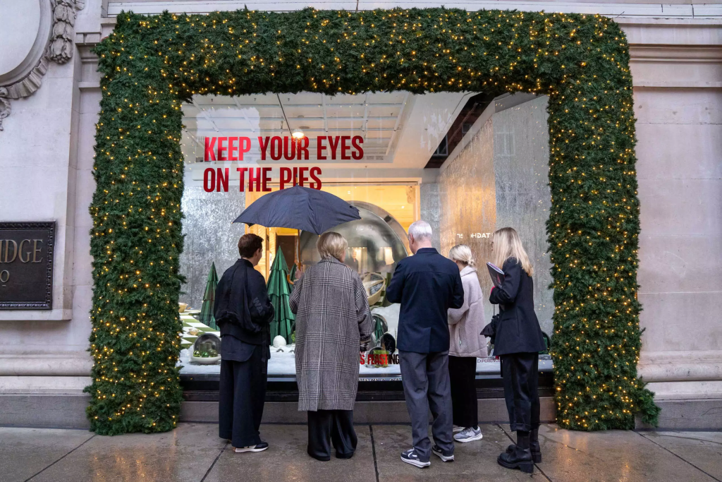 Βρετανία: Οι πολίτες ξεκίνησαν από νωρίς τα Χριστουγεννιάτικα ψώνια λόγω της κρίσης του κόστους διαβίωσης
