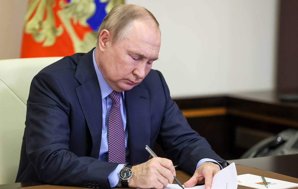 Β.Πούτιν: «Θέλουν να ξαναγράψουν την ιστορία μερικοί με στόχο να μας αποδυναμώσουν – Έχουμε πίστη στις ηθικές αξίες μας»