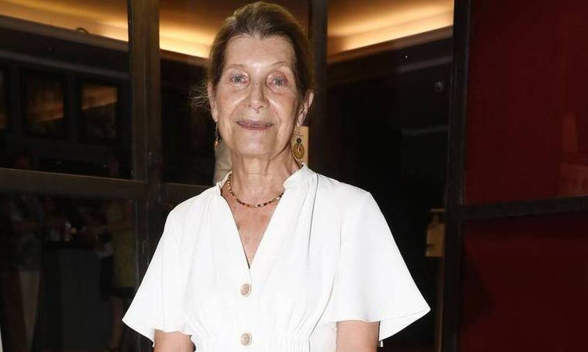 Αιμιλία Υψηλάντη: «Ο αιφνίδιος θάνατος της πολυαγαπημένης μας κόρης και μητέρας Μαρίνας γέμισε θλίψη την καρδιά μας»