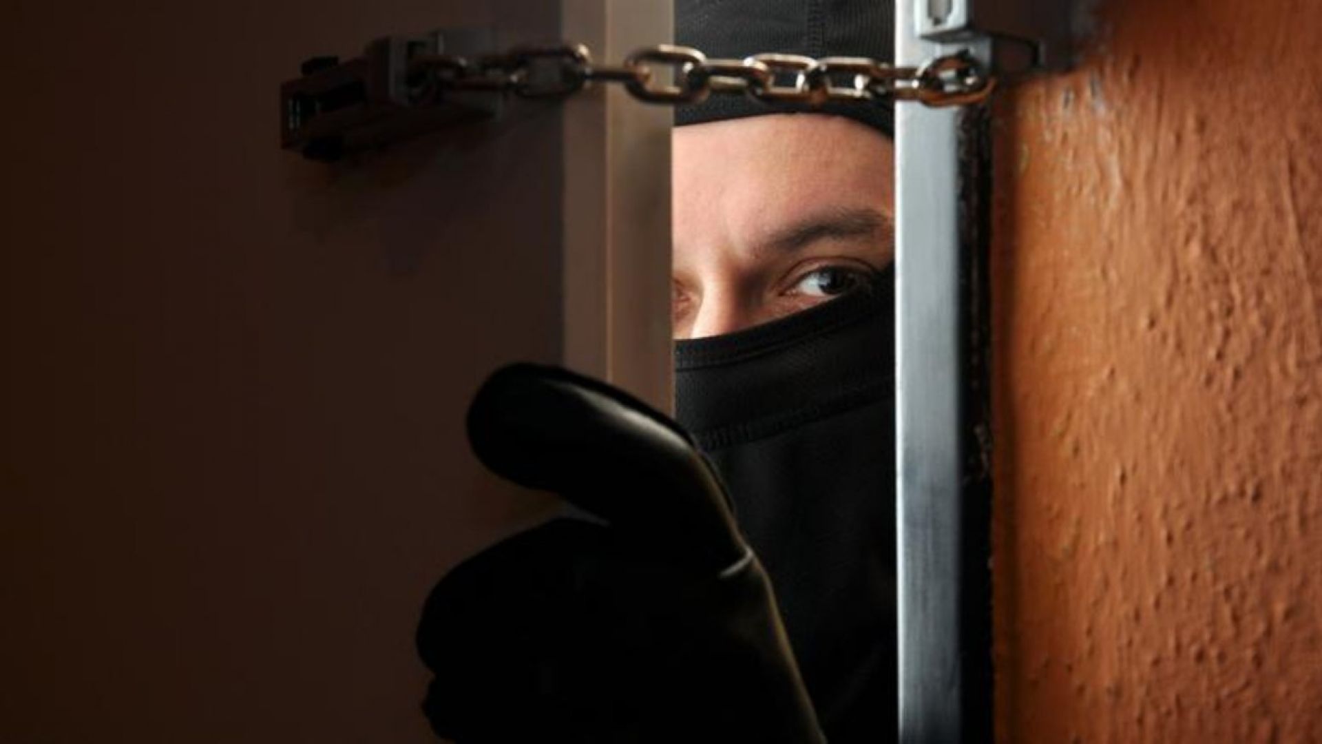 Λάρισα: Βρήκαν 33χρονο διαρρήκτη να κρύβεται στην ντουλάπα