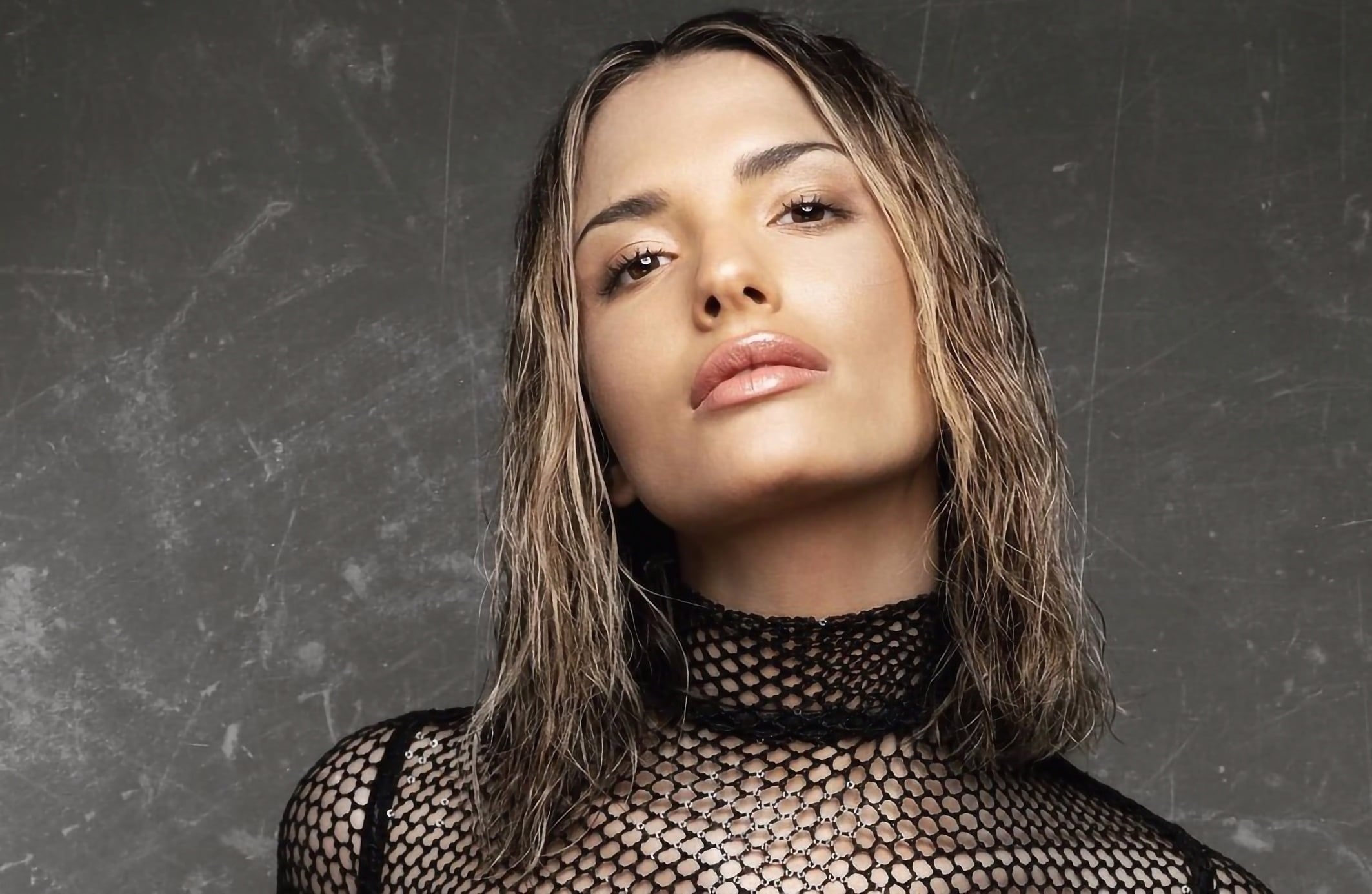 Κατερίνα Λιόλιου: «Ξέχασε» ότι δεν φοράει φούστα – Το σέξι «ατύχημα» που συνέβη μόλις σήκωσε τα πόδια ψηλά (βίντεο)