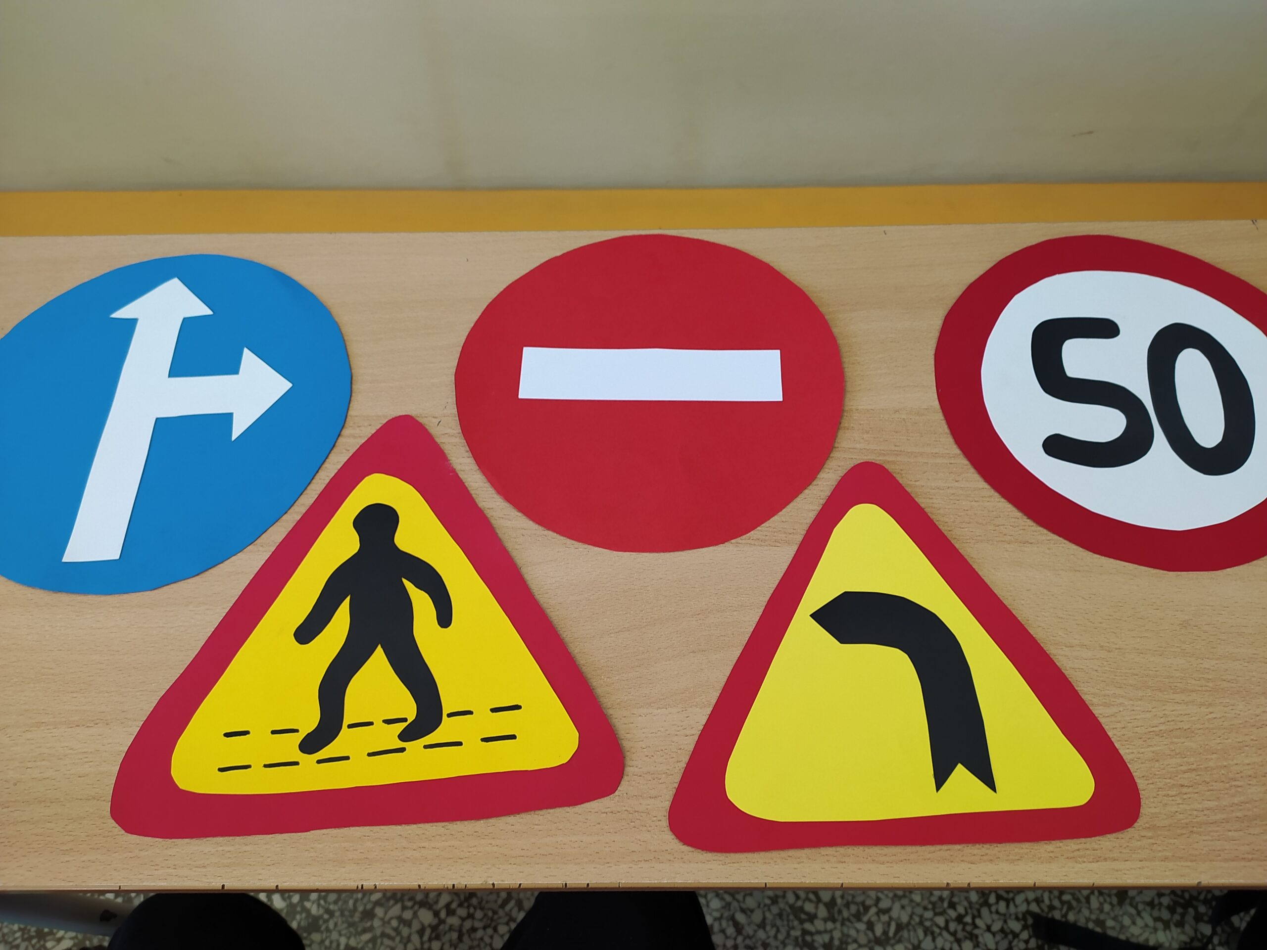 ΚΟΚ: Αυτά είναι τα νέα σήματα που έρχονται στους δρόμους το 2023