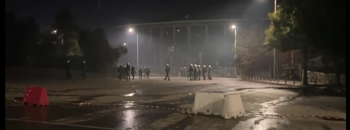 Πολυτεχνείο: Έκαψαν την Θεσσαλονίκη με μολότοφ – Τουλάχιστον 40 προσαγωγές – Κόλαση από χημικά της Αστυνομίας (φωτό-βίντεο) (upd)