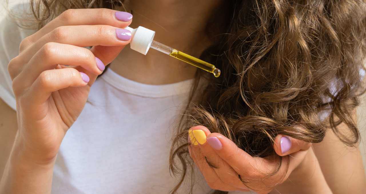 Έλαιο αργκάν: Ο «υγρός χρυσός» που θα σας βοηθήσει να αποκτήσετε υγιή μαλλιά – Κάθε πότε να το χρησιμοποιείτε