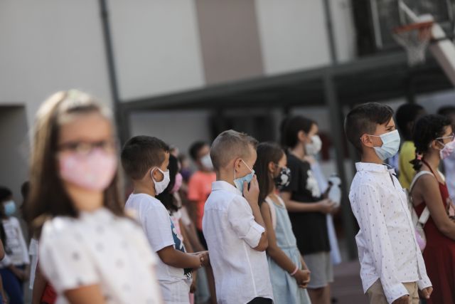Γαλλία: Η χρήση μάσκας ύστερα από την πανδημία έφερε… επιδημία βρογχιολίτιδας στα παιδιά