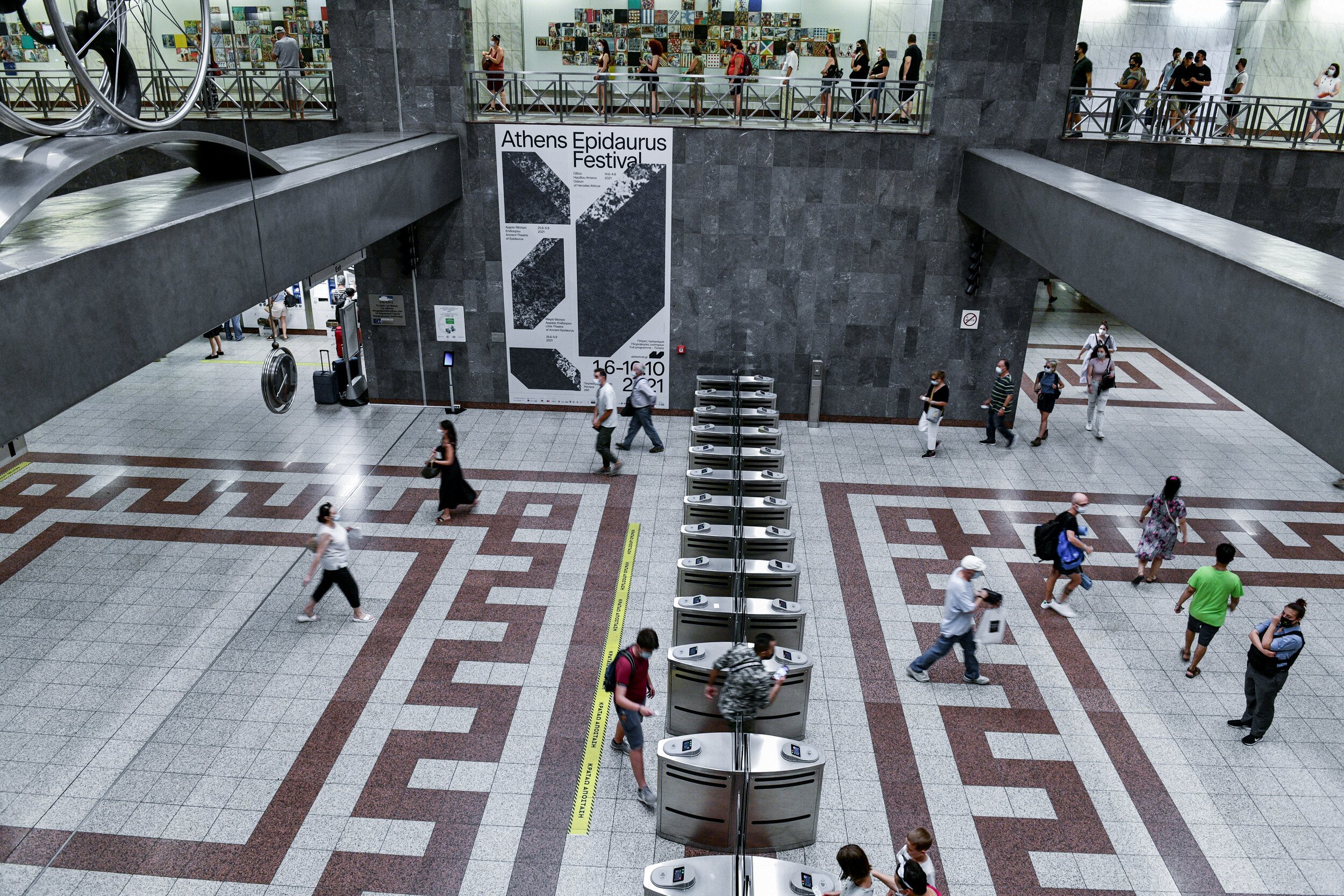 Πολυτεχνείο: Άνοιξαν οι σταθμοί του μετρό