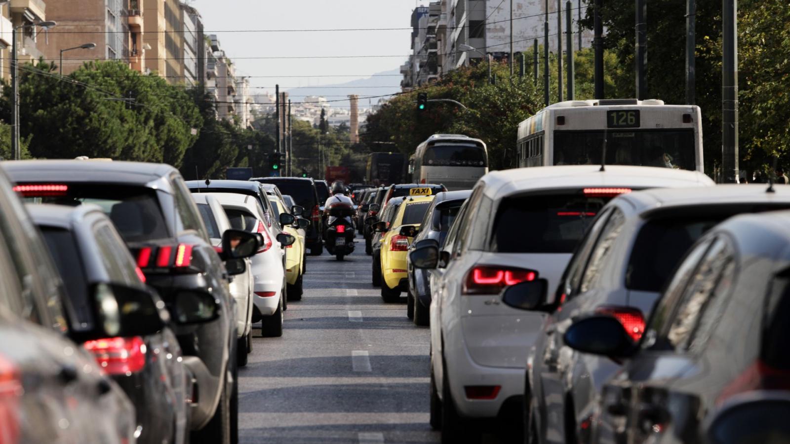 Έτσι θα γλιτώσετε τα τέλη κυκλοφορίας 2023: Δείτε πως θα καταθέσετε ηλεκτρονικά τις πινακίδες του οχήματός σας