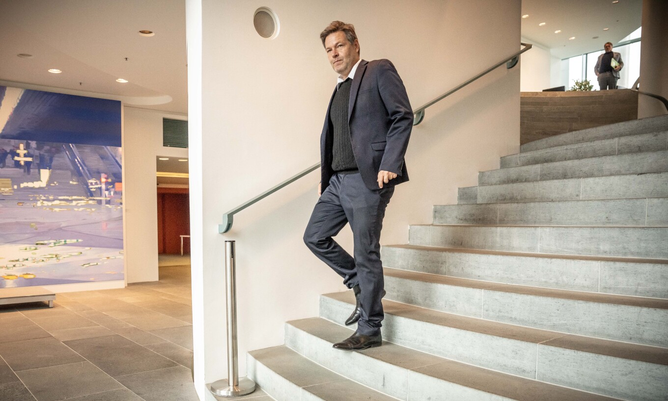 Ρ.Χάμπεκ: Οι φωτογραφήσεις του Γερμανού υπουργού Οικονομίας στη διάρκεια της θητείας του θα κοστίσουν 400.000 ευρώ