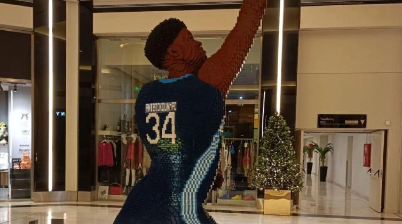 Ο Γιάννης Αντετοκούνμπο έγινε… Lego – Χρειάστηκαν 180 ώρες και 34.852 τουβλάκια (βίντεο)