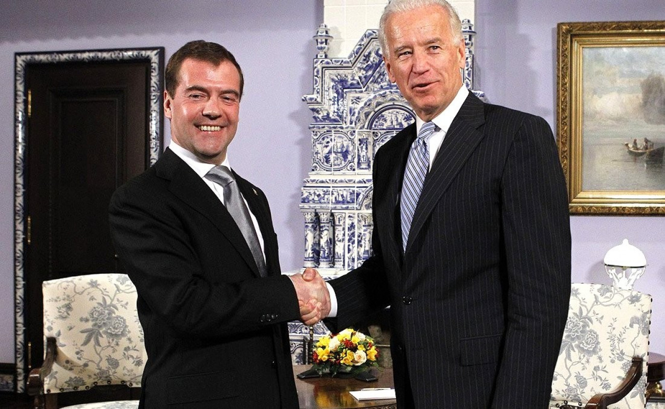 Ν.Μεντβέντεφ: «Οι Ρεπουμπλικανοί αποκαλούν τον Τ.Μπάιντεν “αντιπρόεδρο” Ζελένσκι – Η οικονομική βοήθεια στο Κίεβο θα σταματήσει»