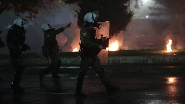 Θεσσαλονίκη: Πέντε συλλήψεις για τα επεισόδια μετά τις πορείες για το Πολυτεχνείο – 87 προσαγωγές