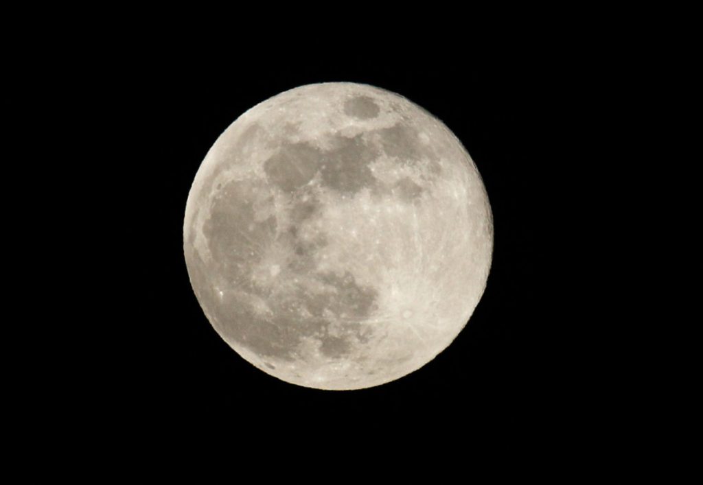 NASA: «Οι άνθρωποι θα μπορούσαν να παραμείνουν στη Σελήνη κατά τη διάρκεια αυτής της δεκαετίας»