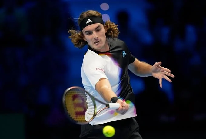 Προκλητικός και πάλι ο Σ.Τσιτσιπάς: Πέταξε το μπαλάκι στον πατέρα του και αποδοκιμάστηκε (βίντεο)