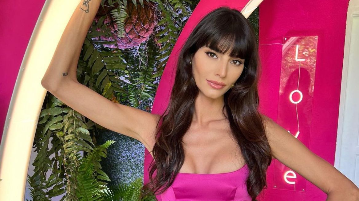 Ηλιάνα Παπαγεωργίου: Τηγανίζει αβγά… τόπλες και είναι η πιο «καυτή» μαγείρισσα (φωτο)