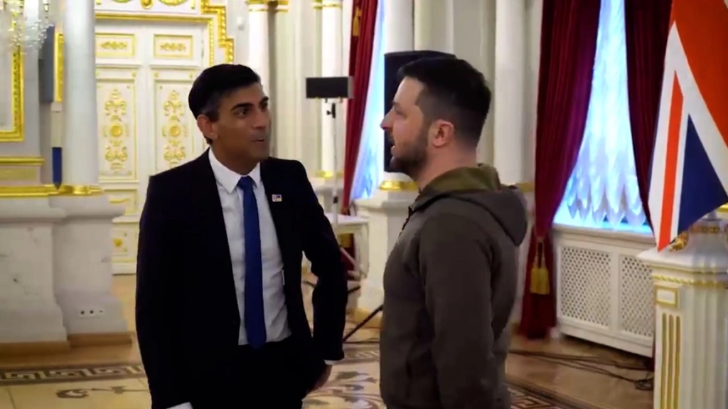 Στο Κίεβο ο Βρετανός πρωθυπουργός Ρίσι Σούνακ – «Δώρο» οικονομική ενίσχυση και νέα αντιαεροπορικά όπλα