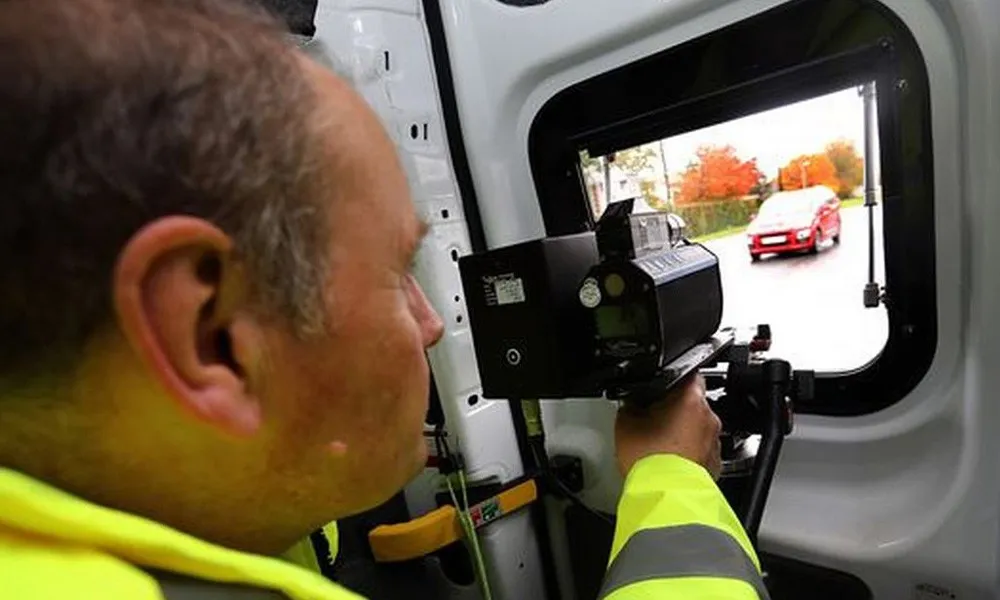 Η Γαλλία δίνει σε εταιρείες τα ραντάρ ταχύτητας και τα πρόστιμα