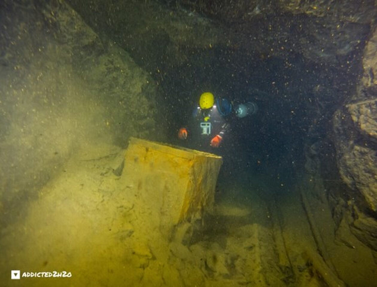 Εντυπωσιακές εικόνες: Σπηλαιοδύτες εξερεύνησαν το πηγάδι των Σκλιβών (φώτο-βίντεο)