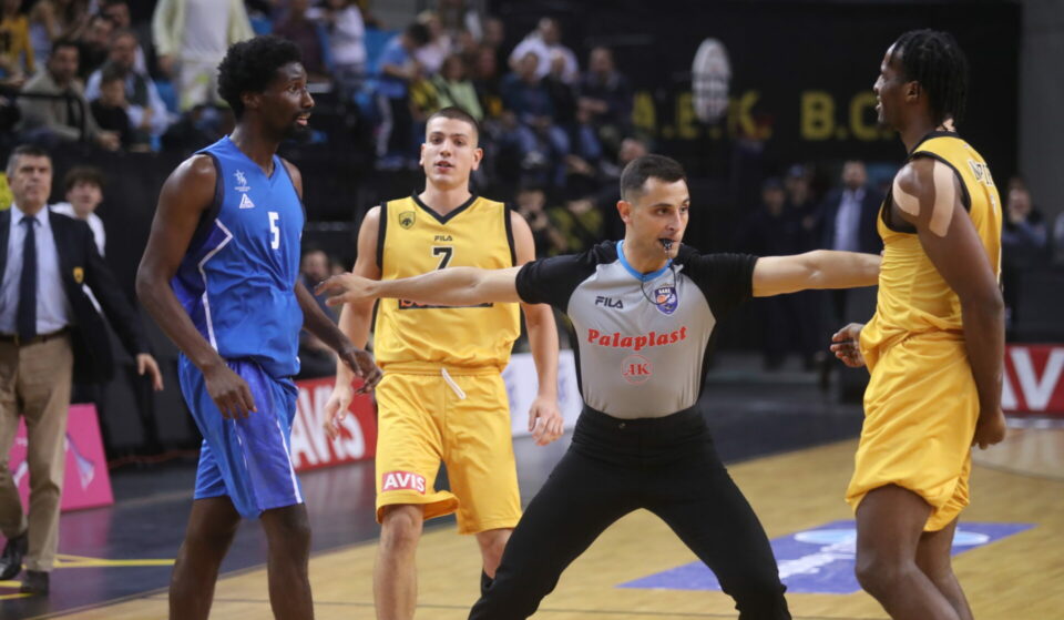 Διαιτητής υπέστη ρήξη αχίλλειου τένοντα στο ΑΕΚ – Ιωνικός