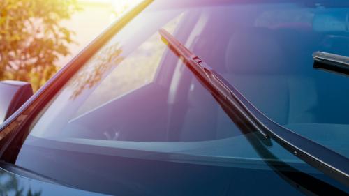 Αυτός είναι ο λόγος που δεν πρέπει να βάζετε νερό στους καθαριστήρες του αυτοκινήτου σας