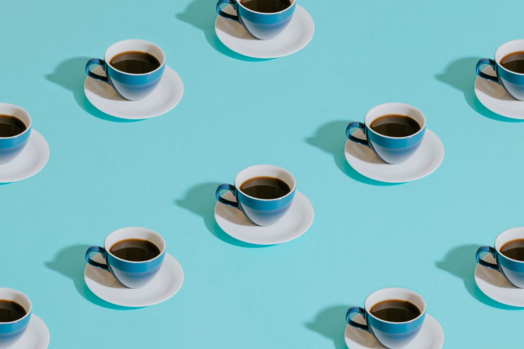 Δες τι πρέπει να κάνεις για να αφαιρέσεις τους επίμονους λεκέδες καφέ από τις κούπες