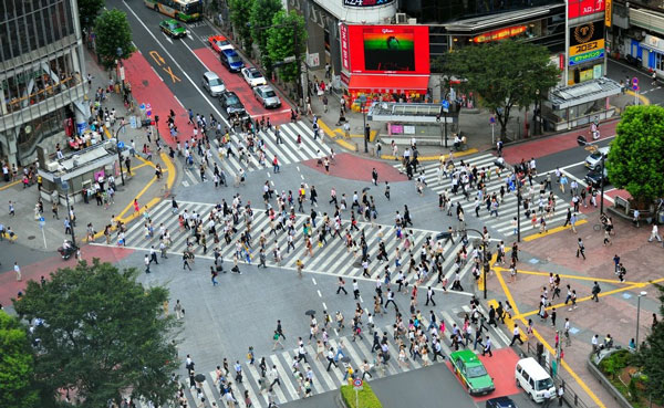 Σχεδόν ζαλίζεσαι: Αυτή είναι η πιο πολυσύχναστη διάβαση πεζών στον κόσμο!