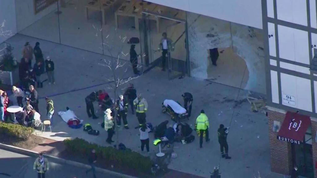 Βοστώνη: Αυτοκίνητο έπεσε σε κατάστημα της Apple – Ένας νεκρός και τουλάχιστον 10 τραυματίες (βίντεο)