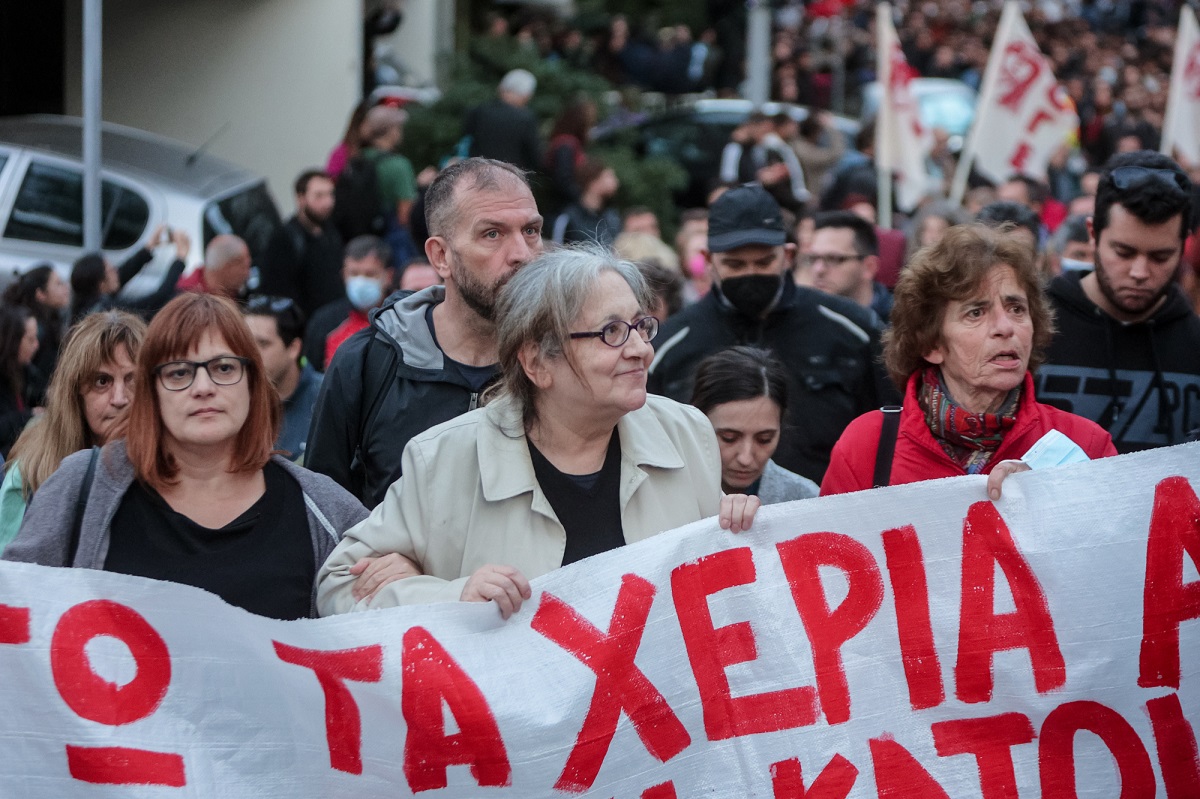 Συγκέντρωση αλληλεγγύης στου Ζωγράφου για την έξωση της Ι.Κολοβού – «Κανένα σπίτι σε χέρια τραπεζίτη» (φωτό)