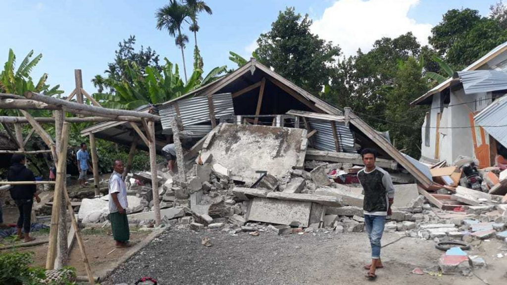 Σεισμός  5,6 Ρίχτερ στην Ινδονησία: Τουλάχιστον 20 νεκροί