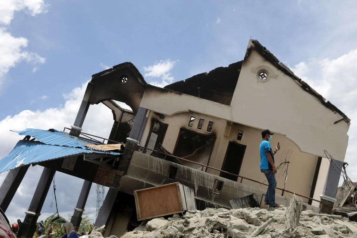 Ινδονησία: Τουλάχιστον 56 οι νεκροί από το σεισμό στη Δυτική Ιάβα