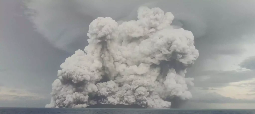 Τόγνκα: Η ηφαιστειακή έκρηξη του Ιανουαρίου ήταν η ισχυρότερη που έχει καταγραφεί ποτέ (φωτο-βίντεο)