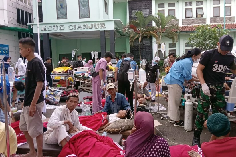 Φονικός σεισμός στην Ινδονησία: Χωρίς ηλεκτρικό ρεύμα η περιοχή – Εικόνες καταστροφής (φώτο-βίντεο) (upd)