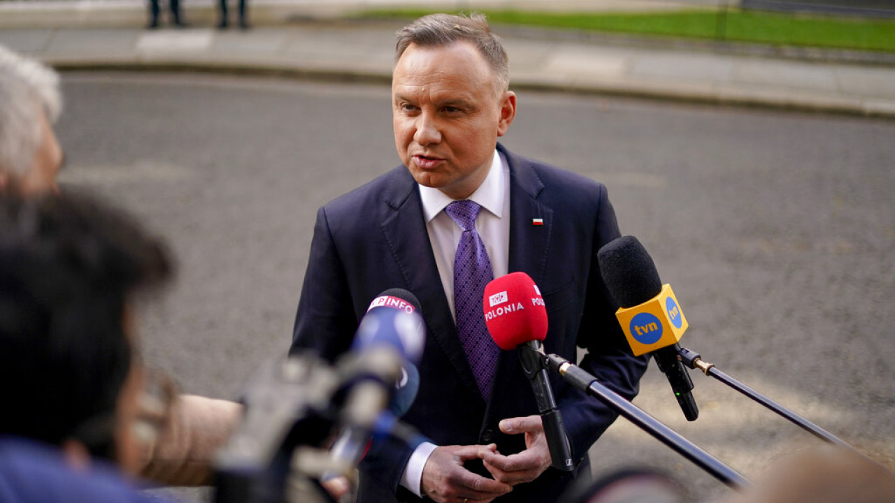 O Πολωνός πρόεδρος Αντρέι Ντούντα ξεγελάστηκε από Ρώσους φαρσέρ που παρίσταναν τον Ε.Μακρόν