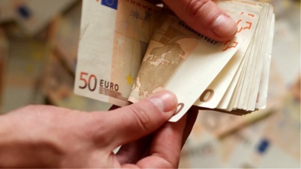 Επίδομα ακρίβειας 250 ευρώ: Ποιοι θα λάβουν το έκτακτο «χριστουγεννιάτικο» βοήθημα – Οι προϋποθέσεις