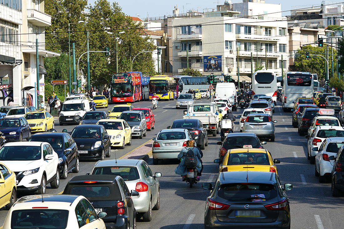 Στο «κόκκινο» η κίνηση στους δρόμους της Αττικής – Δείτε ποιους να αποφύγετε (χάρτης)