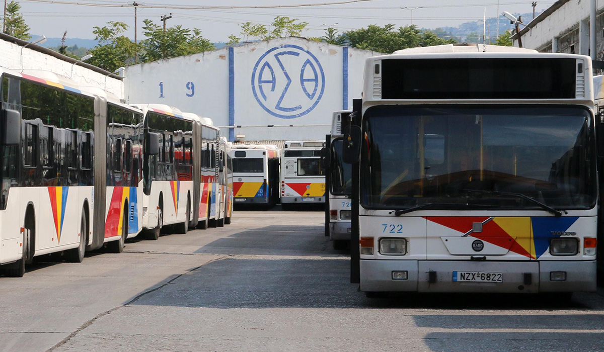 Θεσσαλονίκη: Λεωφορείο του ΟΑΣΘ έμεινε από… φρένα εν κινήσει – Ο οδηγός λιποθύμησε στο τιμόνι όταν το ακινητοποίησε
