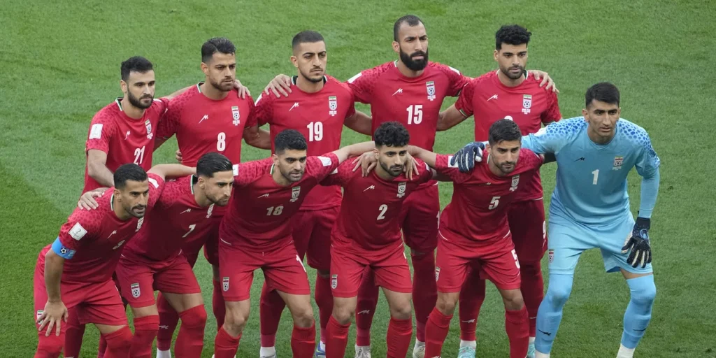 Μουντιάλ: Η Τεχεράνη απειλεί με τιμωρία τους παίκτες του Ιράν επειδή δεν τραγούδησαν τον εθνικό ύμνο (βίντεο)